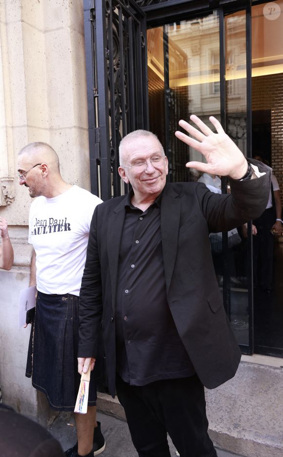 Jean-Paul Gaultier au défilé de mode Haute-Couture automne-hiver 2024/2025 “Jean-Paul Gaultier” lors de la Fashion Week de Paris le 26 juin 2024.
© Christophe Aubert via Bestimage