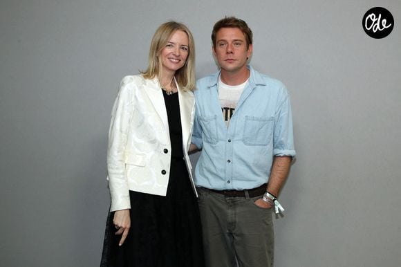 Cette réunion au sommet souligne les liens étroits qui unissent le clan à la direction de la prestigieuse maison via Delphine Arnault.

Delphine Arnault (Présidente de Dior) et Jonathan Anderson posent à la suite du Défilé de Mode Christian Dior, Collection Haute Couture Automne-Hiver 2026/2027, le 6 Juillet 2026. 

© Bertrand Rindoff / Bestimage