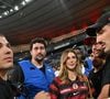 Le regard fier et plein d'admiration

Iris Mitteneare, Antoine Dupont et son frère Clément Dupont - Victoire des Toulousains en finale du Top 14, face à Montpellier (28 - 20) au stade de France, le 27 juin 2026. 
© Christian Liewig / Bestimage