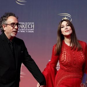 Tim Burton, Monica Bellucci au photocall de la cérémonie d'hommage à Sean Penn lors de la deuxième journée du 21e Festival international du film de Marrakech, le 30 novembre 2024 à Marrakech, Maroc. © Dominique Jacovides/Bestimage