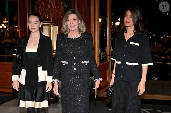 La princesse Alexandra de Hanovre, la princesse Caroline de Hanovre (La princesse a troqué sa chevelure argenté contre un blond cendré), Charlotte Casiraghi lors de la cérémonie de proclamation de l'édition 2024 des Prix de la Fondation Prince Pierre à l'opéra Garnier à Monaco, le 8 octobre 2024.  La princesse Caroline de Hanovre (La princesse a troqué sa chevelure argenté contre un blond cendré) était accompagnée par ses deux filles, Alexandra de Hanovre et Charlotte Casiraghi. © Bruno Bebert / Bestimage