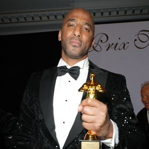 Le gala a également reçu la visite de Stomy Bugsy, qui a débarqué à bord d’une somptueuse Cadillac rose avec Samuel Le Bihan, relate "Voici".

Stomy Bugsy - 47ème édition du Gala "Best Awards" à l'hôtel Four Seasons Hôtel George V à Paris le 28 janvier 2025. © Coadic Guirec/Bestimage