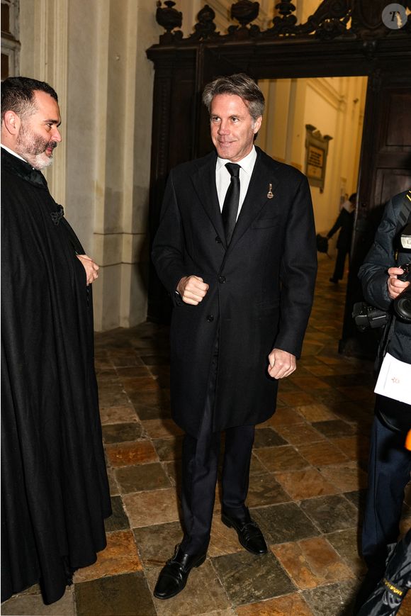 Le prince Emmanuel Philibert de Savoie, prince de Venise et de Piémont, duc de Savoie et Vittoria de Savoie, princesse de Carignan et marquise d'Ivrée réunis en mémoire du prince Victor-Emmanuel à la basilique de Superga le 1er février 2025 à Turin en Italie.  © Lucia Sabatelli/Bestimage