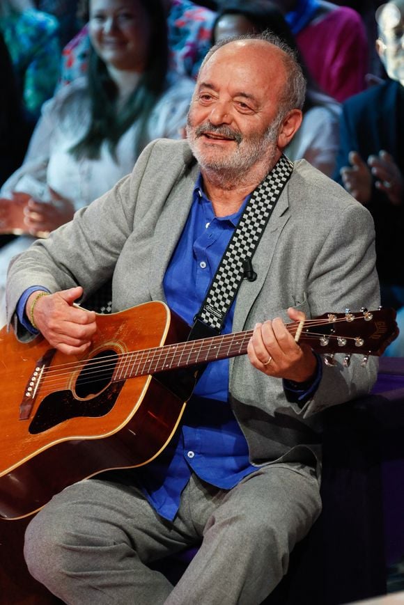 Exclusif - Louis Chedid lors de l'enregistrement de l'émission "Famille je vous aime" présentée par M. Drucker et qui sera diffusée le 13 juin 2025 sur France 3, aux Studios rive gauche à Paris, France, le 15 avril 2025. © Clovis-Gaffiot/Bestimage