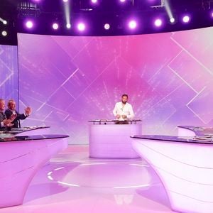 Exclusif - Cyril Hanouna, sur le plateau "Tout beau, tout n9uf" (TBT9) présenté par C.Hanouna, et diffusé en direct sur W9, Paris, France, le 18 septembre 2025. © Jack Tribeca / Bestimage