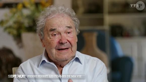 Cette impressionnante demeure est le fruit de la restauration patiente d'une ancienne ferme, transformée en villa au fil des décennies.

Pierre Perret ouvre les portes de sa maison en région parisienne.