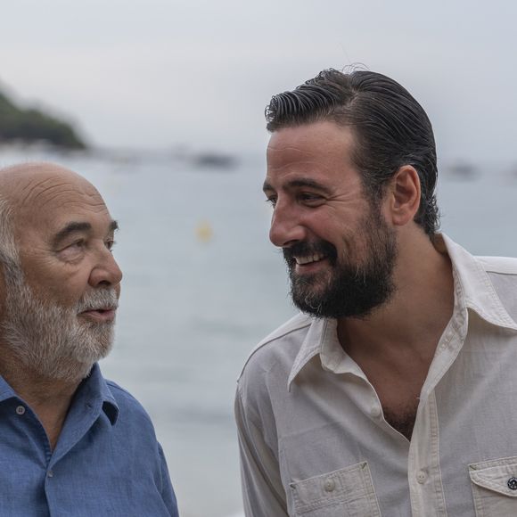 Exclusif - Gérard Jugnot, Maxime Gasteuil - Les Toiles de Ramatuelle présentent en avant-première le film "Y a pas de réseau" de E. Pluvieux avec M. Gasteuil, G.Jugnot et M. Azem au cinéma en plein air sur la plage de Tahiti Beach à Ramatuelle le 23 juillet 2025. © Antoine Tomaselli/Bestimage