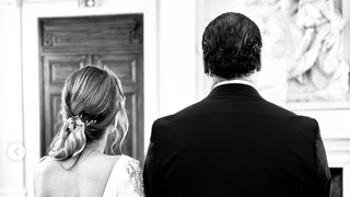 Un chanteur star de plusieurs comédies musicales cultes dévoile les photos de son mariage le jour de la Saint-Valentin