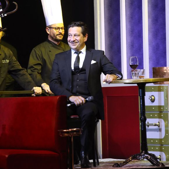 Pas de relâche pour les stars ! La Saint-Sylvestre est l'occasion idéale pour célébrer la fin de l'année en compagnie des plus grands talents sur scène. 

Laurent Gerra sur scène au Casino de Paris en décembre 2024.