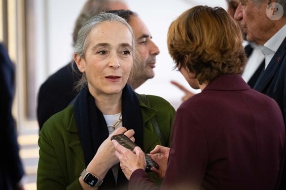 Delphine Ernotte, directrice générale de France Télévisions  avec Caroline Fourest, journaliste, lors de la remise du prix Jean Pierre-Bloch de  la LICRA, à l Elysée, le 2 avril 2025.  © Eric Tschaen / pool / Bestimage
