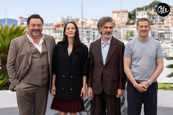 Denis Ménochet, Marion Cotillard, Leonardo Sbaraglia et Guillaume Canet au photocall du film "Karma" lors du 79ème Festival International du Film de Cannes, France, le 16 mai 2026. © Jacovides-Moreau/Bestimage