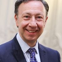 Stéphane Bern nommé pour une mission symbolique à Saint-Denis : il évoque sa rémunération pour ce rôle d'envergure