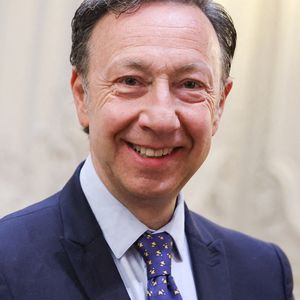Stéphane Bern a été élu à l'unanimité à la présidence de l'association Suivez la flèche, qui pilote la reconstruction de la tour nord et de la flèche de la basilique de Saint-Denis.

Stéphane Bern - Le roi Juan Carlos d'Espagne a reçu un prix littéraire spécial pour ses mémoires "Réconciliation", à l'occasion de la Journée du livre politique organisée à l'Assemblée nationale.

© Dominique Jacovides / Bestimage