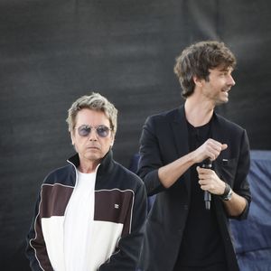 Exclusif - David et Jean-Michel Jarre sur le plateau de l'émission "C à vous" lors du 77ème Festival International du Film de Cannes, France, le 16 mai 2024. © Jack Tribeca/Bestimage