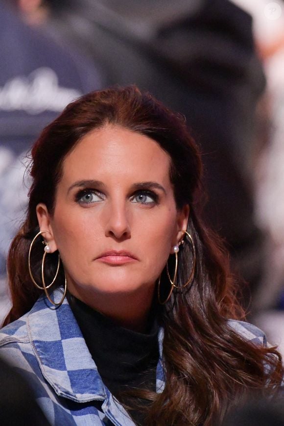 Lors de leur rupture, leurs réalités étaient très différentes. Hélène menait une vie indépendante avec un emploi stable, tandis qu’Omar Sy dormait "toujours dans une chambre avec ses frères dans des lits superposés".

Hélène Sy, épouse d'Omar Sy, au premier rang du défilé Louis Vuitton Homme Automne-Hiver 2024-2025, lors de la Fashion Week de Paris, le 16 janvier 2024. Photo : Jana Call me J/ABACAPRESS.COM