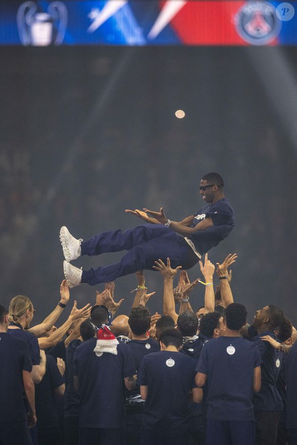Ousmane Dembélé  - Célébration de la victoire du Paris Saint-Germain en finale de la ligue des champions au Parc des Princes à Paris le 1er juin 2025.

© Jeremy Melloul / Bestimage