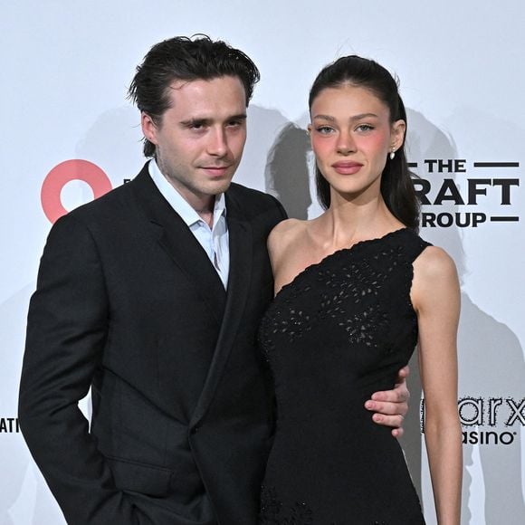 Malgré leur brouille, il a inclus Brooklyn Beckham dans cette publication familiale.

Brooklyn Beckham et Nicola Peltz Beckham à leur arrivée à la 34e soirée annuelle de visionnage des Oscars organisée par la Fondation Elton John contre le sida, qui s'est tenue au West Hollywood Park le 15 mars 2026 à West Hollywood, en Californie.
 Photo de Starbuck/ AFF/ABACAPRESS.COM