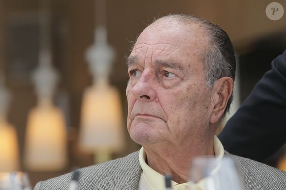Jacques Chirac deguste des crevettes avec sa femme Bernadette, Maryvonne Pinault et un ami au restaurant Le Girelier a Saint Tropez le 4 octobre 2013.