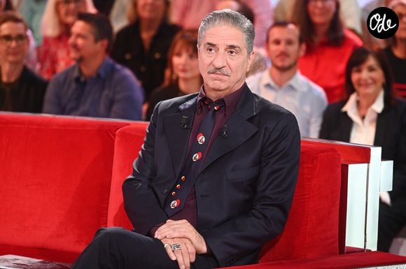 Simon Abkarian lors de l'enregistrement de l'émission Vivement dimanche édition spéciale intitulée 'Général de Gaulle' au studio Rive gauche, présentée par M.Drucker et diffusée le 11 octobre sur France 3, à Paris, France, le 30 septembre 2026. © Guillaume Gaffiot/Bestimage