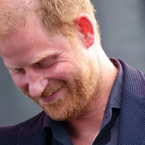 Le prince Harry, duc de Sussex, lors de sa prestation sur scène au concert One805 Live, qui se tenait dans la propriété en bord de mer de la star du cinéma Kevin Costner à Summerland, en Californie.© Amy Katz/ZUMA Press Wire / Bestimage