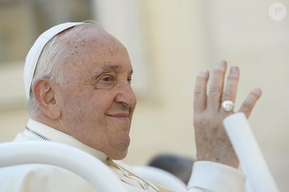 Jorge Mario Bergoglio, plus connu sous son nom de règne, François, est mort ce lundi 21 avril à 88 ans. Né en 1936 à Buenos Aires en Argentine, Jorge Mario Bergoglio était le premier pape non-européen depuis le VIIIe siècle.
Backgrid UK/ Bestimage