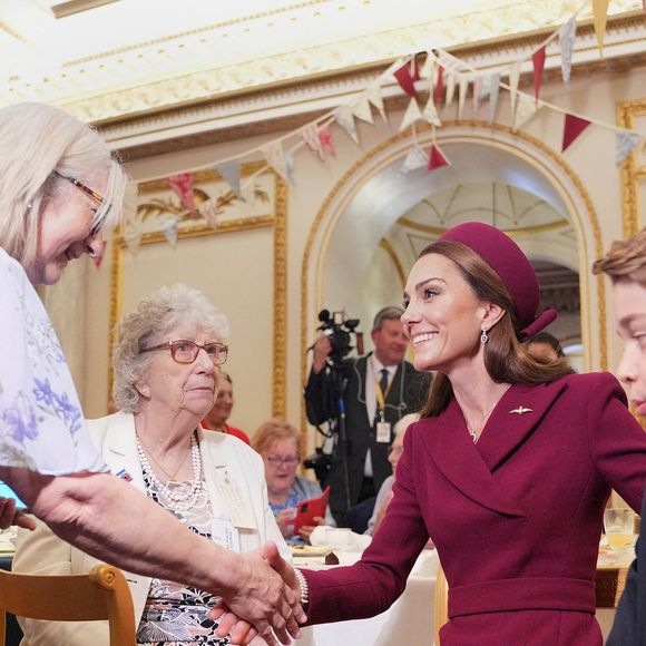Catherine (Kate) Middleton, princesse de Galles, Le prince George de Galles -Les membres de la famille royale britannique assistent à la célébration du 80ème anniversaire de la fin de la Seconde guerre mondiale (VE80 Tea Party) au palais de Buckingham, à Londres, au Royaume-Uni, le 5 mai 2025. 

© Yui Mok/WPA-Pool / Julien Burton / Bestimage