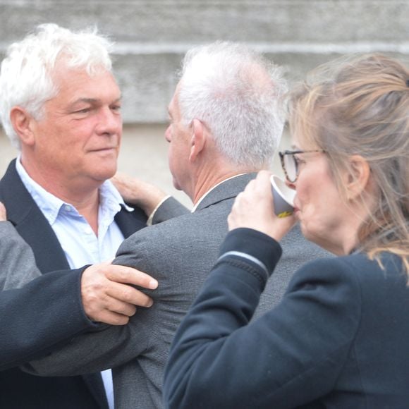 Elle a succombé à un cancer, un an après Corbier

Exclusif - Rémy Sarrazin (ex-mari d'Ariane), Jacky (Jacques Jakubowicz) lors des obsèques de Ariane Carletti (André) au crématorium du Père-Lachaise à Paris, le 7 septembre 2019.
© Ramsamy Veeren/Bestimage