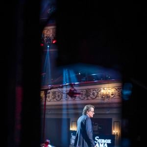Francis Cabrel en backstage de l'enregistrement de l'émission "Serge Lama, le dernier rappel" présentée par F. Bollaert, diffusée le vendredi 21 novembre 2025 sur France 3 à 21h10, au théâtre Marigny à Paris, France, le 29 avril 2025. © Clovis-Moreau/Bestimage
