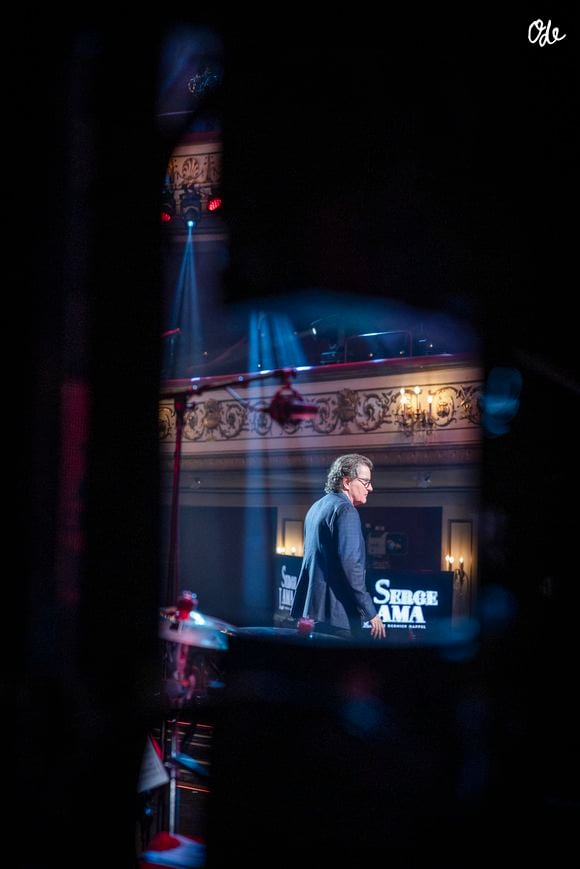 Francis Cabrel en backstage de l'enregistrement de l'émission "Serge Lama, le dernier rappel" présentée par F. Bollaert, diffusée le vendredi 21 novembre 2025 sur France 3 à 21h10, au théâtre Marigny à Paris, France, le 29 avril 2025. © Clovis-Moreau/Bestimage