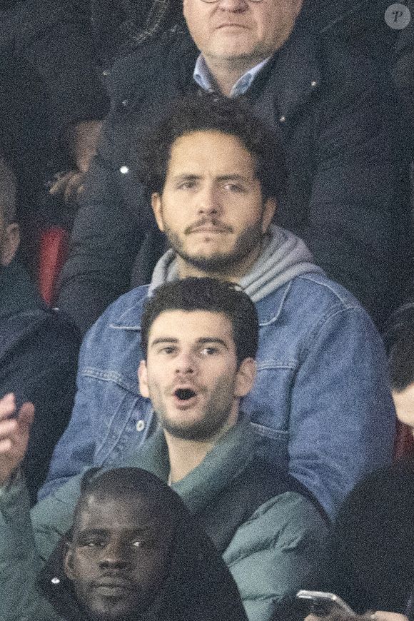 Alexandre Kominek (compagnon de Florence Foresti) - Célébrités dans les tribunes de la 8ème de finale de la coupe de France de football entre le PSG contre Brest (3-1) au Parc des Princes à Paris le 7 février 2024. © Cyril Moreau/Bestimage