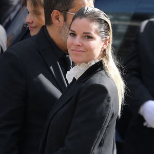Tout en ajoutant : "C’est toujours une décision extrêmement difficile, mais nous savons que c’est ce qu’il y a de mieux pour qu’elle puisse partir paisiblement. Elle laisse derrière elle des souvenirs a énormément d’entre vous (...)".

Sophie Tapie (fille du défunt) - Sorties de la messe funéraire en hommage à Bernard Tapie en l'église Saint-Germain-des-Prés à Paris. Le 6 octobre 2021
© Jacovides-Moreau / Bestimage