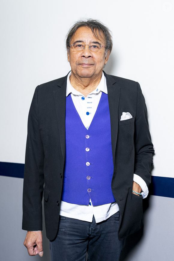 Le chanteur et son amoureuse, de 36 ans sa cadette ont pris une décision.

Exclusif - Laurent Voulzy en backstage de l'enregistrement de l'émission "Famille je vous aime" présentée par M.Drucker et qui sera diffusée le 29 décembre sur France 3, au studio Rive gauche, à Paris, France, le 2 décembre 2025. © Gaffiot-Perusseau/Bestimage