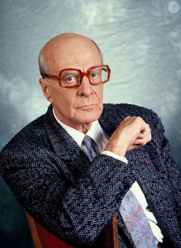 Il s'agit de Jacques François.

Archives - Jacques François - portrait  

Photo : JLPPA / Bestimage