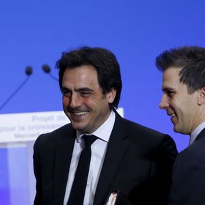 Harold Hauzy a longtemps conseillé Manuel Valls.
Le conseiller du Premier ministre français Manuel Valls, Harold Hauzy, et le conseiller du président François Hollande, Gaspard Gantzer, lors d'une conférence de presse à l'issue du conseil des ministres hebdomadaire pour présenter le nouveau projet de loi pour la croissance et l'activité, au Palais de l'Élysée à Paris, France, le 10 décembre 2014. Photo Pool Denis Allard/ABACAPRESS.COM