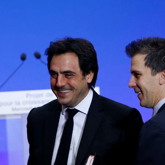 Harold Hauzy a longtemps conseillé Manuel Valls.
Le conseiller du Premier ministre français Manuel Valls, Harold Hauzy, et le conseiller du président François Hollande, Gaspard Gantzer, lors d'une conférence de presse à l'issue du conseil des ministres hebdomadaire pour présenter le nouveau projet de loi pour la croissance et l'activité, au Palais de l'Élysée à Paris, France, le 10 décembre 2014. Photo Pool Denis Allard/ABACAPRESS.COM