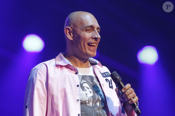 William Picard vit désormais au Portugal, pays qu’il juge "plus attractif" que l'Hexagone.

William Picard du groupe "Tenue de Soirée" - Concert "Stars 80 L'origine" au Zénith de Lille, le 24 octobre 2014.