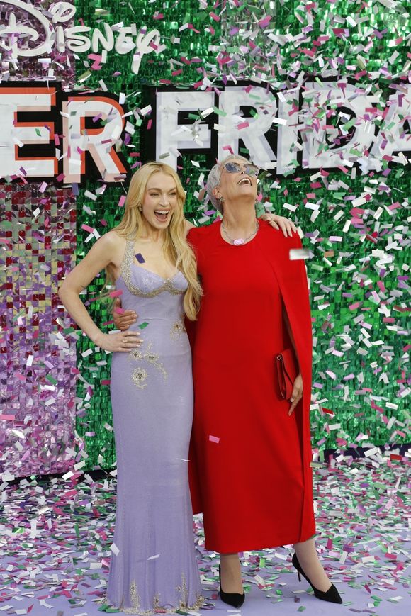 Jamie Lee Curtis et Lindsay Lohan, à Londres lors de la première du film 'Above', le 31 juillet 2025.

Photo par Backgrid UK/ Bestimage