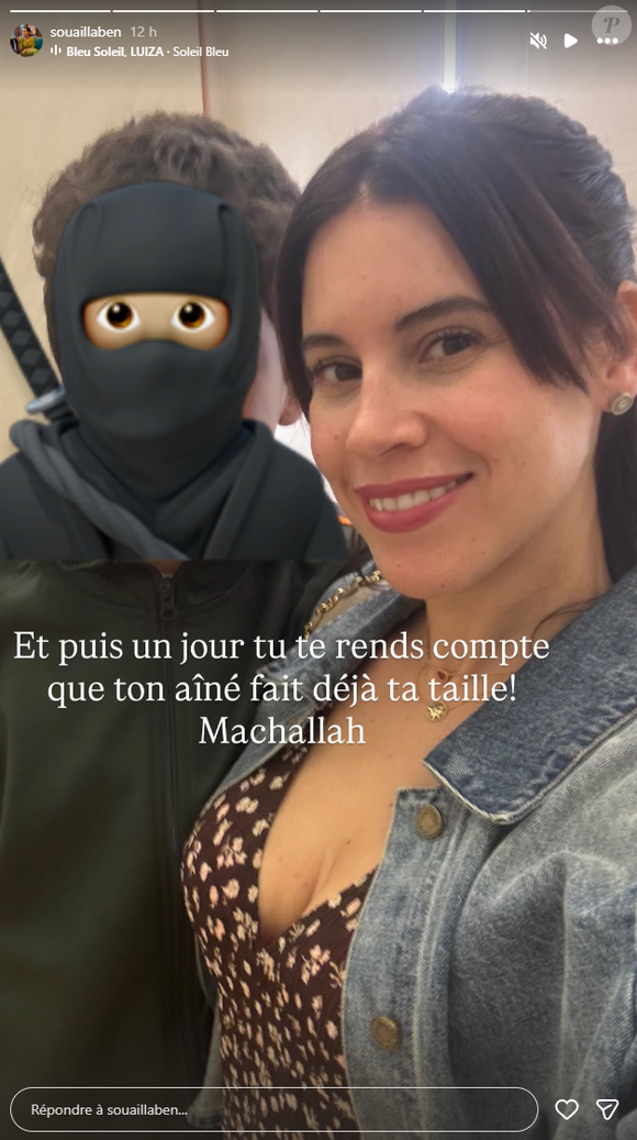 Elle pose ainsi avec l'un d'entre eux, l'aîné.

Souailla, la femme de Jimmy Mohamed, en vacances à Dubaï avec leurs enfants.