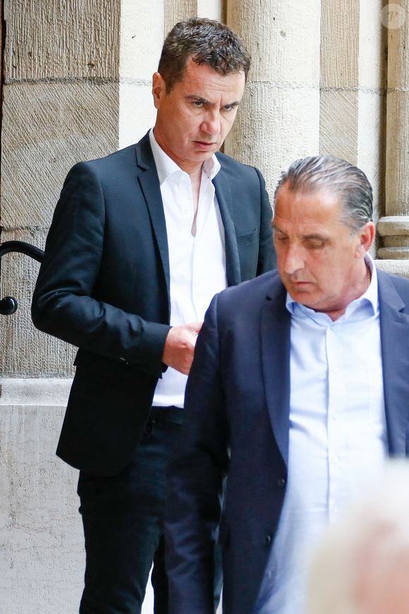 Matthieu Lartot et Laurent Luyat à la sortie des obsèques du journaliste Daniel Bilalian en l'église Saint-Pierre de Neuilly-sur-Seine, FRance, le 22 mai 2025. © Clovis-Ouahcene/Bestimage