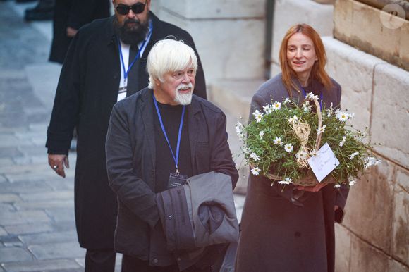 Le militant écologiste, écologiste et défenseur des droits des animaux Paul Watson arrive à l'église Notre-Dame de l'Assomption, pour la cérémonie funéraire de l'actrice française Brigitte Bardot, à Saint-Tropez, dans le sud-est de la France, le 7 janvier 2026. L'actrice française Brigitte Bardot, symbole de la libération sexuelle dans les années 1950 et 1960, qui s'est réinventée en défenseuse des droits des animaux et a embrassé des opinions d'extrême droite, est décédée le 28 décembre 2025 à l'âge de 91 ans. Photo par Raphael Lafargue/ABACAPRESS.COM