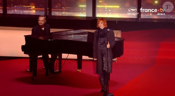 Mylène Farmer chante au Festival de Cannes, Juliette Armanet émue - capture d'écran France 2