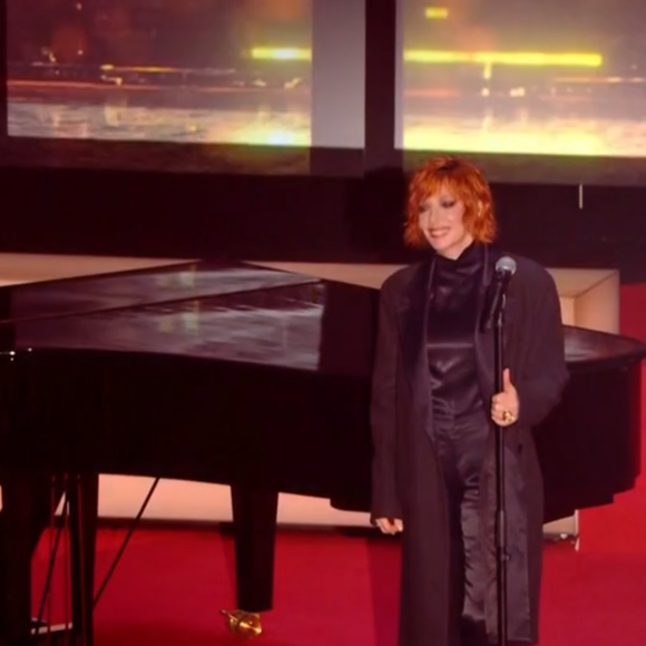 Mylène Farmer chante au Festival de Cannes, Juliette Armanet émue - capture d'écran France 2