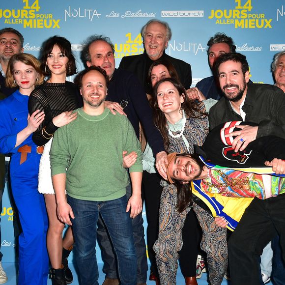 Une humoriste de France Inter a accueilli son premier enfant

David Salles, Clémence Bretécher, Anne Serra, Romain Lancry, Lionel Abelanski, Tatiana Gousseff, Rosa Bursztein, Maxime Gasteuil, Michel Boujenah et Edouard Pluvieux - Avant-première du film "14 jours pour aller mieux" à l'UGC Bercy à Paris. © Veeren/Bestimage