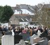 Alors qu'il est déjà enterré, une cérémonie hommage va se dérouler à Paris.

Obsèques de Tcheky Karyo (décédé le 31 octobre 2025 à l'âge de 72 ans) au cimetière de Concarneau dans la plus stricte intimité le 5 novembre 2025. AGENCE / BESTIMAGE