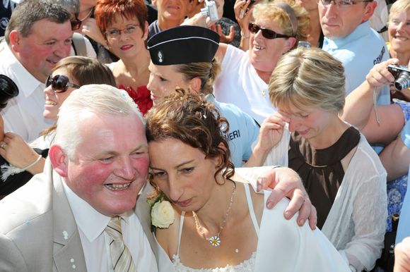 Le but ? Prendre sa retraite et s'occuper du gîte avec sa femme Annie, rencontrée dans "L'amour est dans le pré".

Mariage de Thierry Olive de "L'amour est dans le pré" avec Annie. Le 14 septembre 2012 à Gavray.