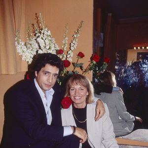 Le chanteur a notamment révélé avoir longtemps caché cette relation au public, à la demande de sa maison de disques. 

Archives - Frédéric François et sa femme Monique - Frédéric François lors de son premier concert à l'Olympia à Paris. Le 21 mars 1994
© Jean-Claude Woestelandt / Bestimage