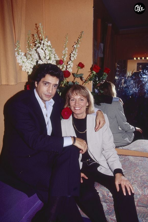 Le chanteur a notamment révélé avoir longtemps caché cette relation au public, à la demande de sa maison de disques. 

Archives - Frédéric François et sa femme Monique - Frédéric François lors de son premier concert à l'Olympia à Paris. Le 21 mars 1994
© Jean-Claude Woestelandt / Bestimage