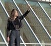 Pour gagner quelques centimètres, on pense immédiatement aux talons hauts ou aux semelles compensées.
