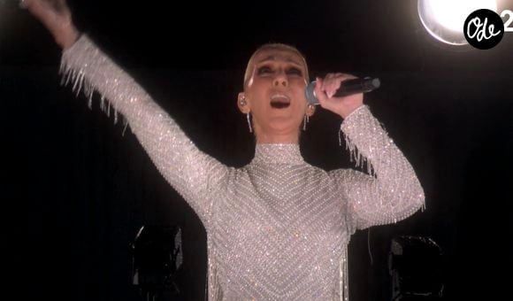 En parallèle, la musicienne s'est lancée dans un autre projet artistique

Celine Dion chante depuis le premier étage de la Tour Eiffel, L’hymne à l’amour, d’Édith Piaf - Cérémonie d'ouverture des Jeux Olympiques (JO) de Paris 2024.
© Capture France TV via Bestimage