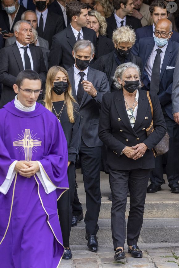 Stella et Paul Belmondo, Florence Belmondo, Muriel Belmondo (soeur de J.P Belmondo), Victor Belmondo, Luana Belmondo - Sorties - Obsèques de Jean-Paul Belmondo en l'église Saint-Germain-des-Prés, à Paris le 10 septembre 2021. © Cyril Moreau / Bestimage
